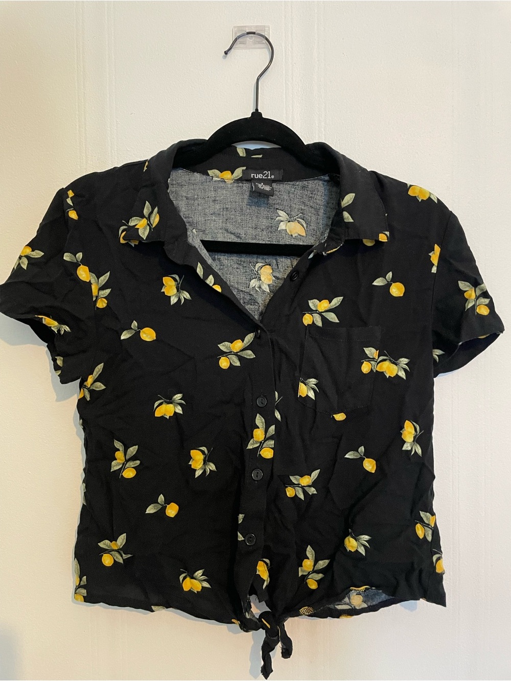Rue 21 Black Short Sleeve Button Down Shirt Lemon Print